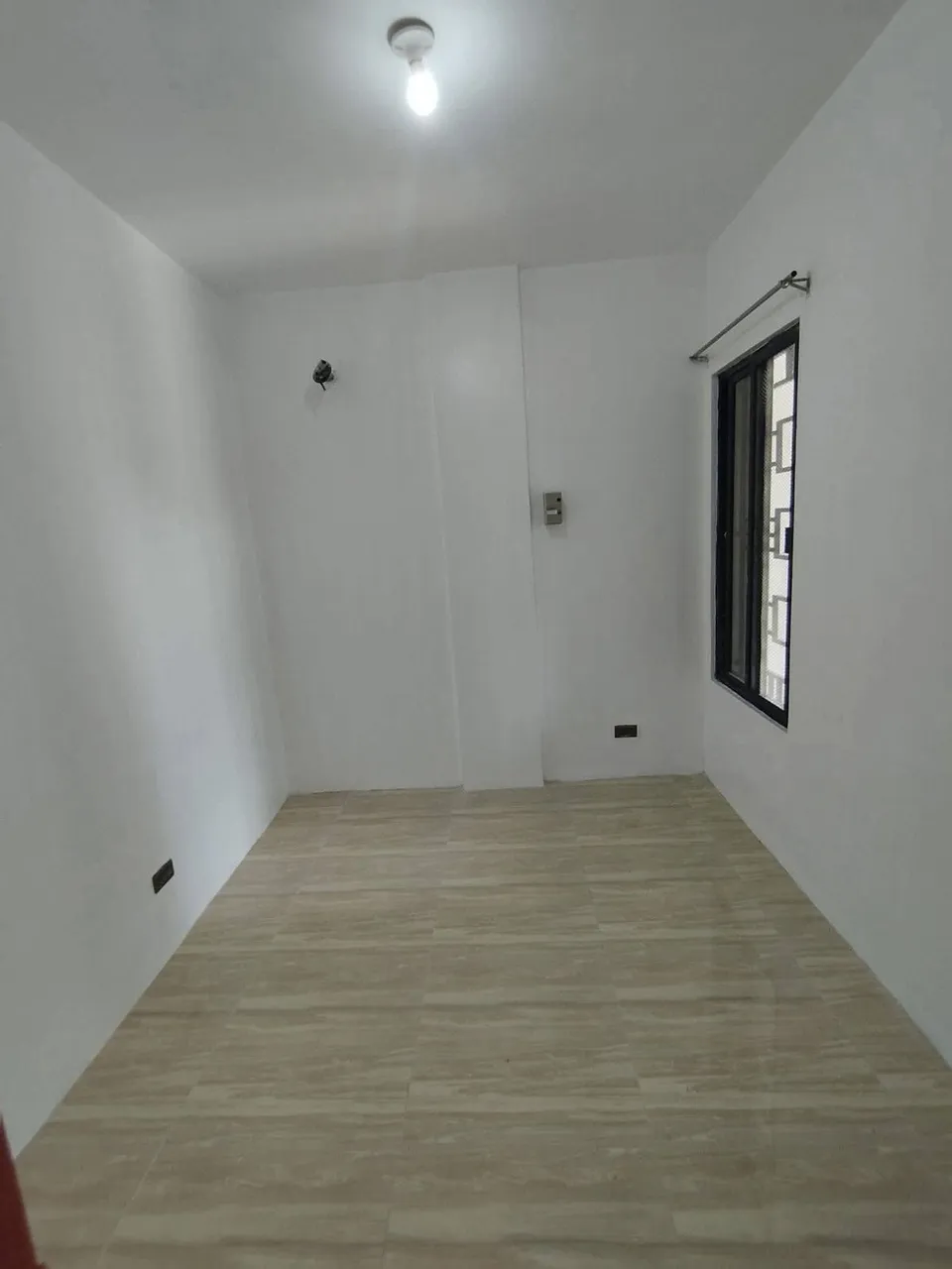 2-BR Apartment with Split-Type AC in Pioneer Village, Lagao